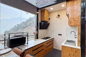 Kith & Kin Farms - 3BHK glass Villa-jacuzzi-Steam