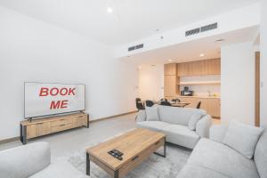 Free housekeeping visits during your stay - StayShort - Luxury 2 Bedroom Retreat in Business Bay Sleeps 4