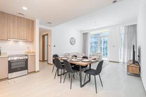 Free housekeeping visits during your stay - StayShort - Luxury 2 Bedroom Retreat in Business Bay Sleeps 4