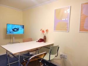 Shinchon Ground Floor, Entire Private 3BR House