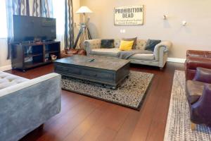 6BR-4BA 4-Floor Sleeping for 17 ABODEbucks