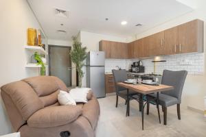 Free housekeeping visits during your stay - StayShort - Stylish & Captivating Studio in JVC