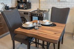 Free housekeeping visits during your stay - StayShort - Stylish & Captivating Studio in JVC