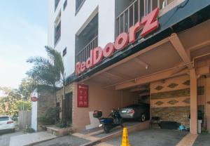 RedDoorz Plus at Canley Residential