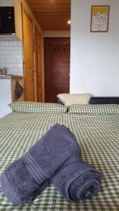 Updated cosy apartment, terrace, 10 mins to ski