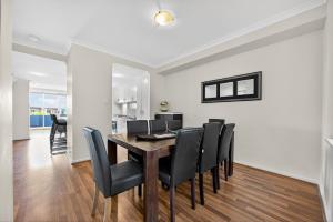 Serene 2-Bed Apartment by the Canal