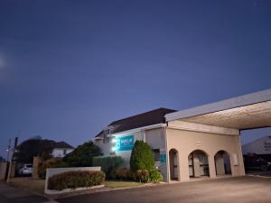 Barclay Motor Inn