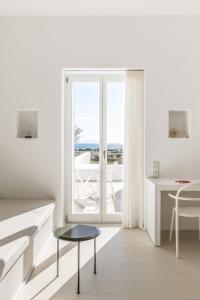 Golden Coast Villas, Private WadingPool Gem in Paros
