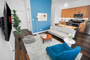 Spacious 4BR Apt Near McCormick Place & Chinatown