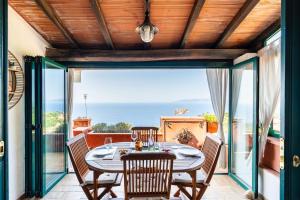 Tuca Tuca Si, sea view terrace and private beach