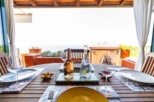 Tuca Tuca Si, sea view terrace and private beach