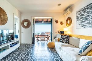 Tuca Tuca Si, sea view terrace and private beach
