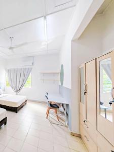 Spacious 9 Rooms house 23paxQbay MallSpice Arena