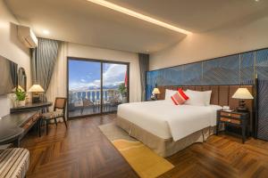 DeLaMont Sapa Hotel - Hill Serenity Retreat