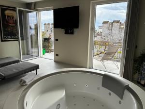 Syrmioncello - Castle Lounge