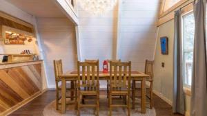 Zephyr by AvantStay Stylish Modified A Frame w Access To Tahoe Donner