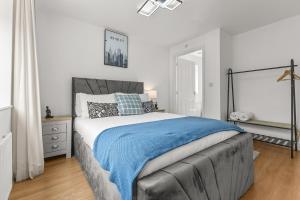 NEW Modern Townhouse Holiday Home Free Parking