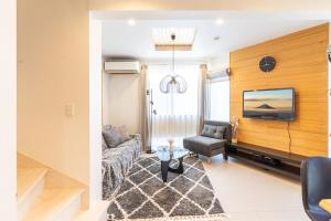 Spacious Skytree Stay, 8 Guests, Asakusa 11 mins, Modern Renovation, 8-min Walk to Station