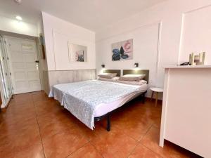 Sol y relax en Costa Adeje Piscina comunitaria y terraza