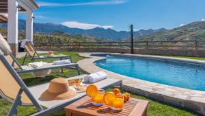 Finca La Diosa Salares by Ruralidays