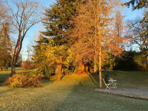 Terrace Cottage at Domaine Lavie - A Cosy Retreat for Two near Salies-de-Béarn