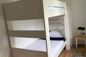 3 Bed Cottage Sleeps 6 - Free Parking