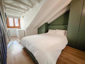 The Hidden Loft, Antón Martín Metro