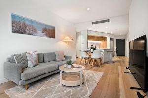 Luxury City Escape 2 Bedrooms Pool, Sauna, and Gym