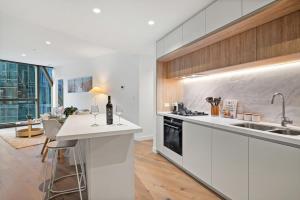 Luxury City Escape 2 Bedrooms Pool, Sauna, and Gym