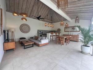 New Villa Misha Modern 2BR Pool Tropical Garden