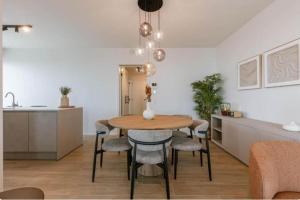 Nora - Elegant seaview escape with balcony