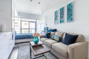 Modern Studio Condo High Floor Downtown Toronto