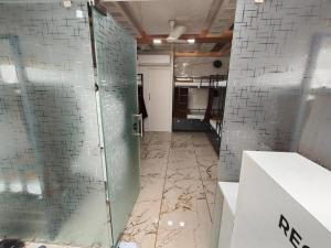 Sahar AC Dormitory - Andheri - Near Mumbai International airport - Male Guest Only