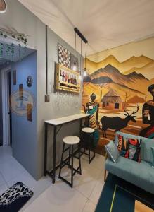Cozy African Themed Unit in Parañaque