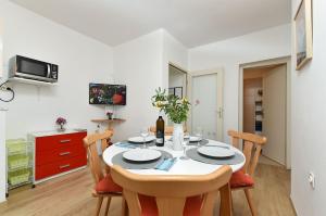 Spacious apartment with garden