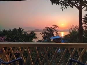 Totò Pizza Bungalows and Sea View Restaurant