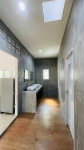 House of Lee-Party room