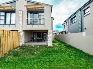 Stylish 3 Bedroom Townhouse in Secure Estate