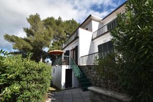 Bilocale PAVONE - Vista mare con spazio esterno, aria condizionata e parcheggio