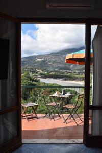 Bilocale PAVONE - Vista mare con spazio esterno, aria condizionata e parcheggio