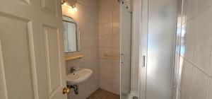 Beach front with Swimming pool, Illyria Resort Apt 101