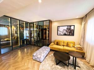 Villa du Lac 4 suites in Prestigia