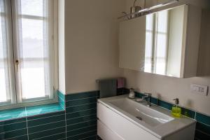 Cascina storica con giardino - stanza a Milano