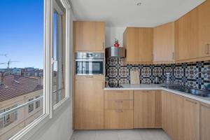 REF 2049 - 3 room apartment Top floor Sea view for rent