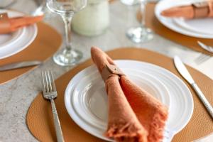 Queens Wharf 1B plus Study apt - level 29 City view