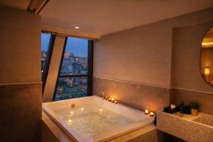 Dragonfly Hotel - The Art Hotel