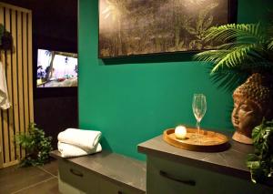 La Bulle Émeraude - Jacuzzi, Terrasse, Parking privé et gratuit