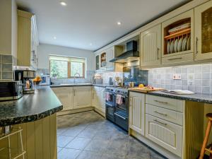 4 Bed in Lymington oc-nfl94