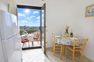 Cozy apartment with shared pool