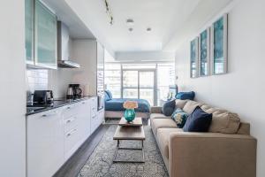 Modern Studio Condo High Floor Downtown Toronto